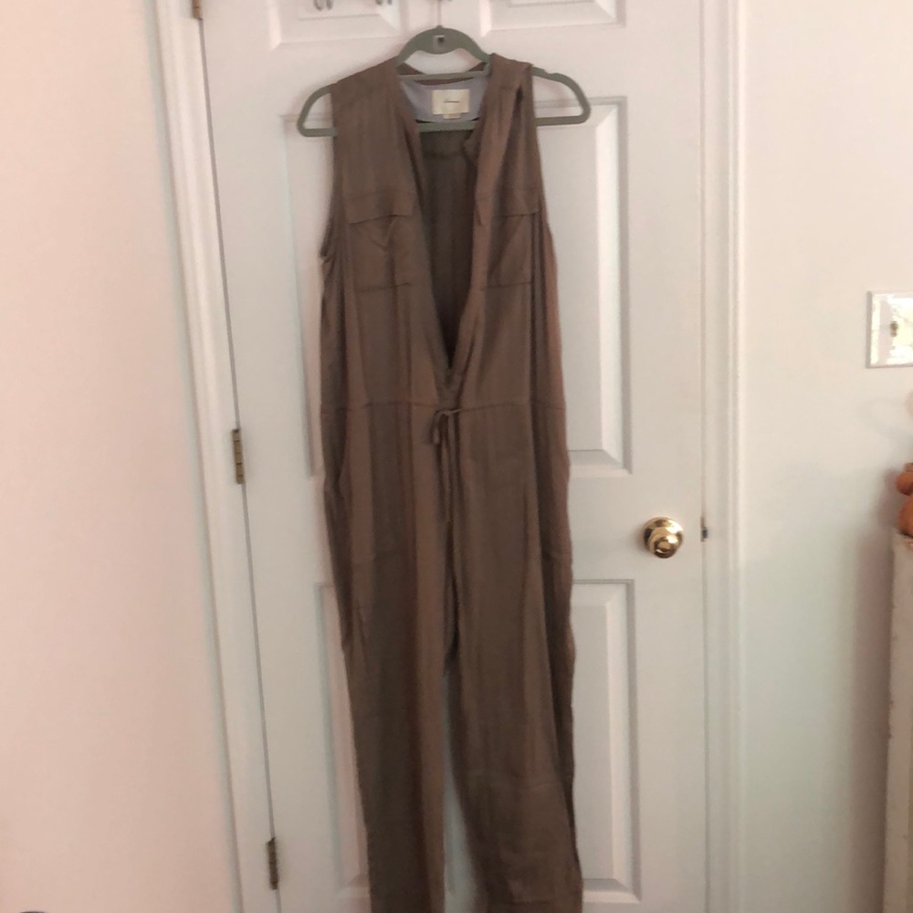 Green sleeveless jumpsuit